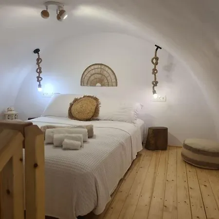 Дом отдыха Red Harmony Stone House *